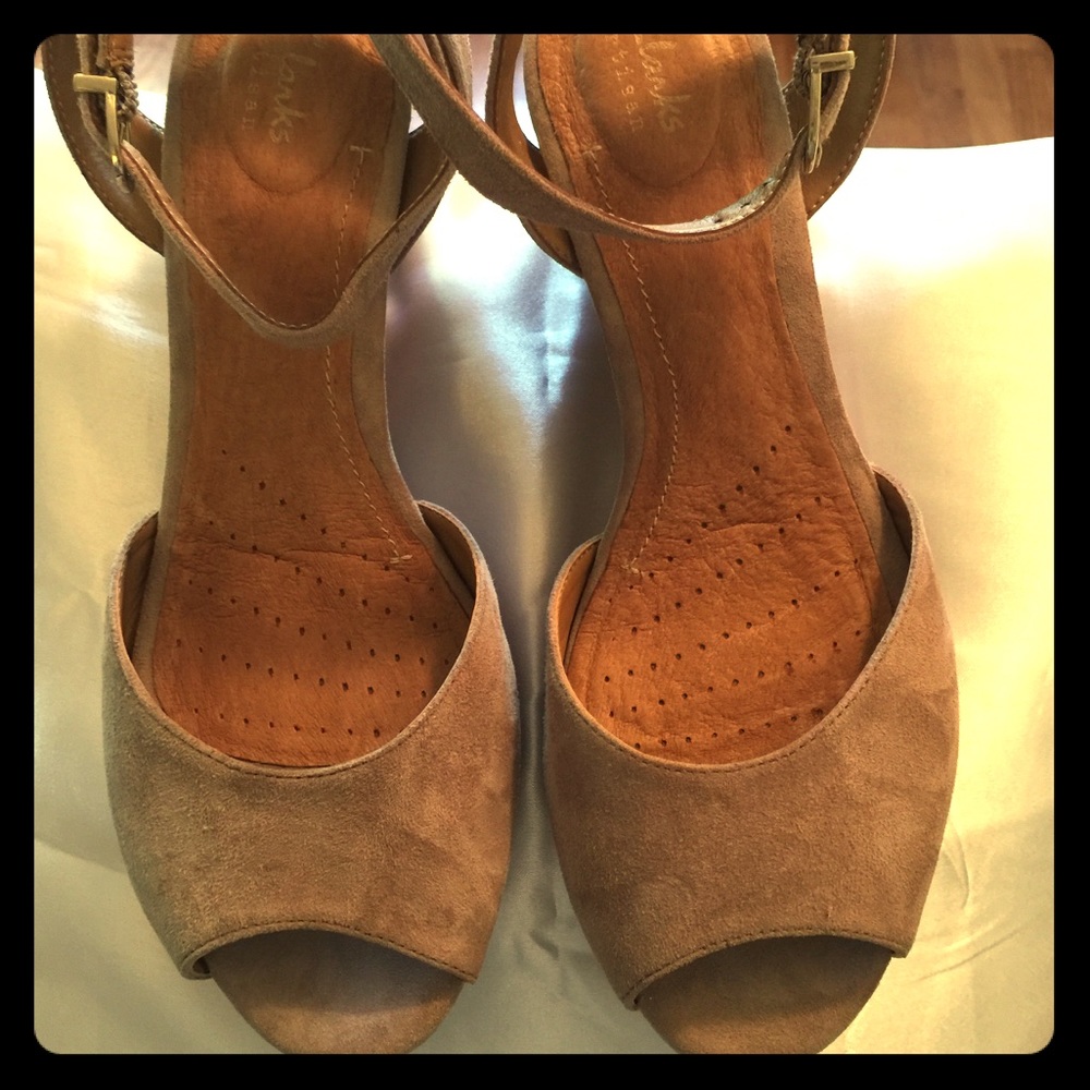Clarks Tan Sandler Wedges